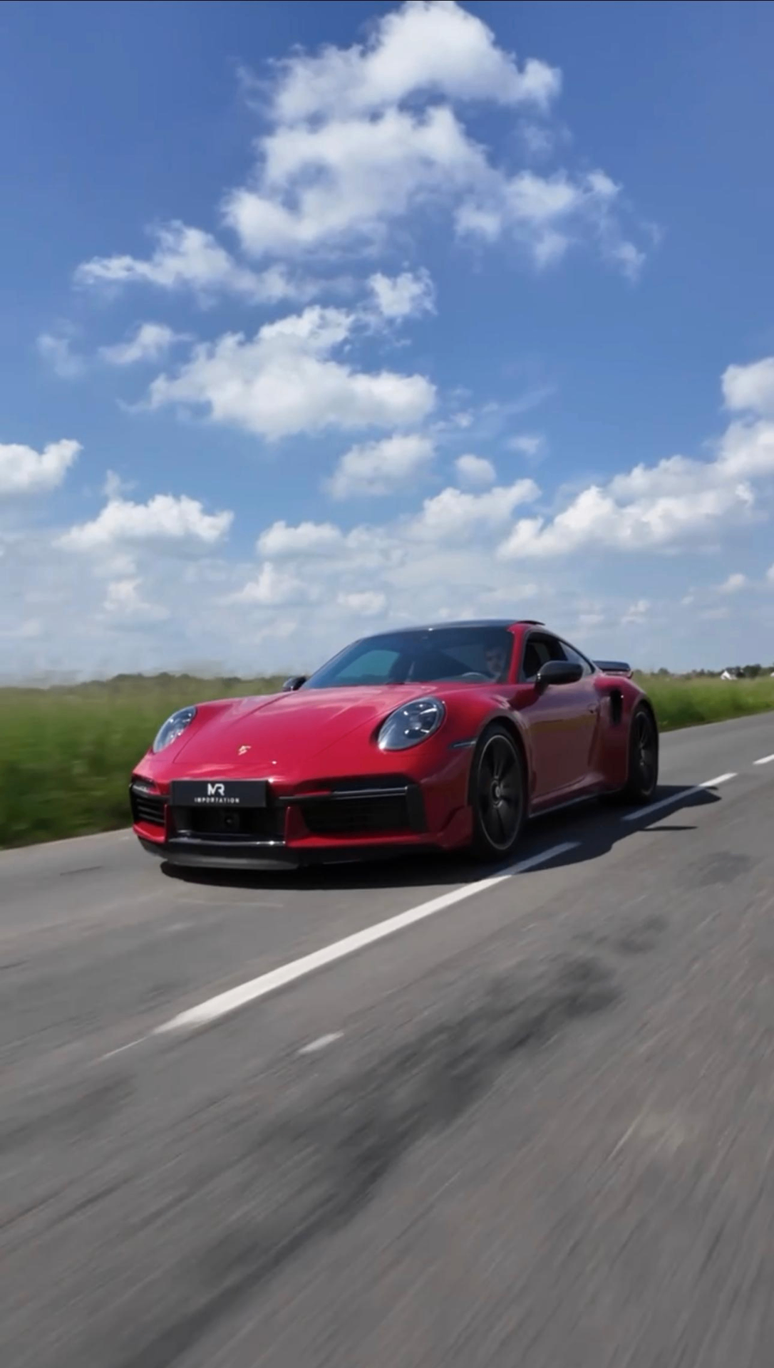 Porsche 911 Turbo rouge importée d'Europe